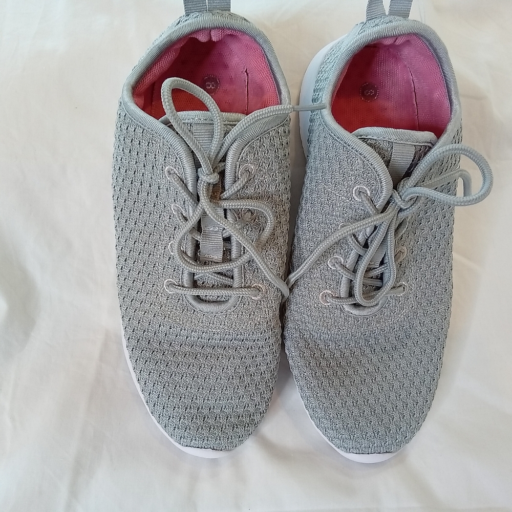 Amazon heather gray sneaker woman size 8